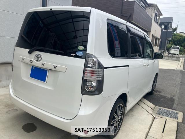 Toyota VOXY 2007-08 8564054-5