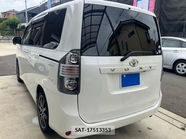 Toyota VOXY 2007-08 8564054-6