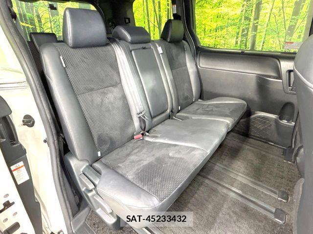 Toyota VOXY 2021-07 8564031-9