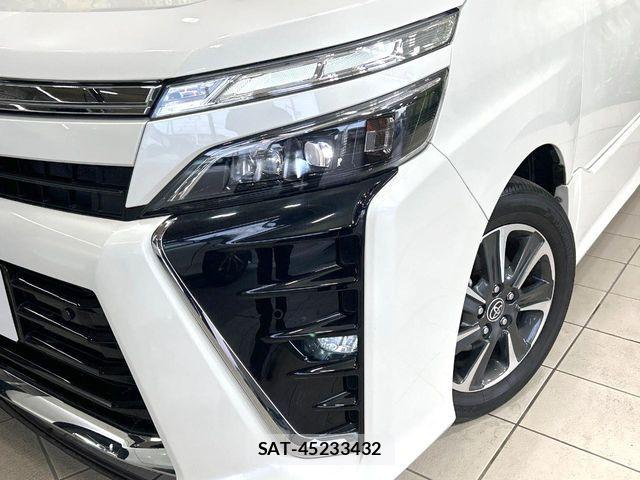 Toyota VOXY 2021-07 8564031-13