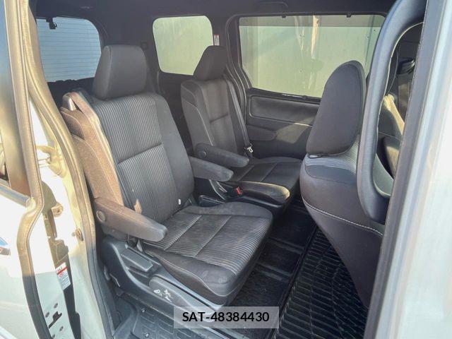 Toyota VOXY 2020-03 8564040-9