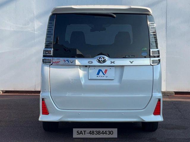 Toyota VOXY 2020-03 8564040-15