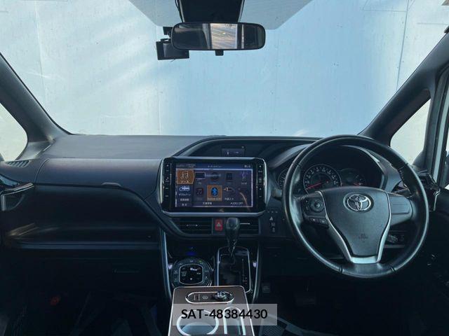 Toyota VOXY 2020-03 8564040-1