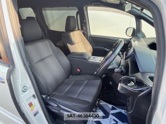 Toyota VOXY 2020-03 8564040-8