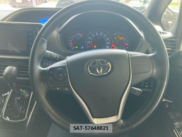 Toyota VOXY 2018-02 8564044-10
