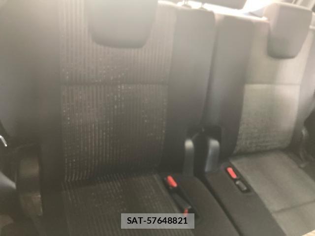 Toyota VOXY 2018-02 8564044-13
