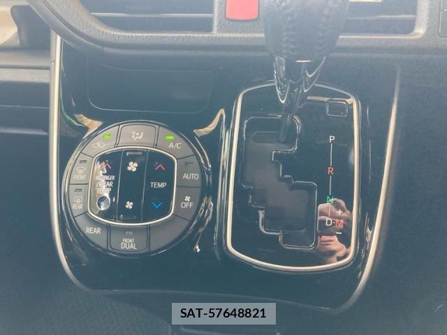 Toyota VOXY 2018-02 8564044-16