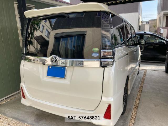 Toyota VOXY 2018-02 8564044-2