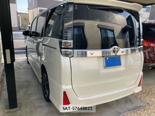 Toyota VOXY 2018-02 8564044-3