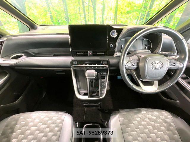 Toyota VOXY 2022-09 8564023-1
