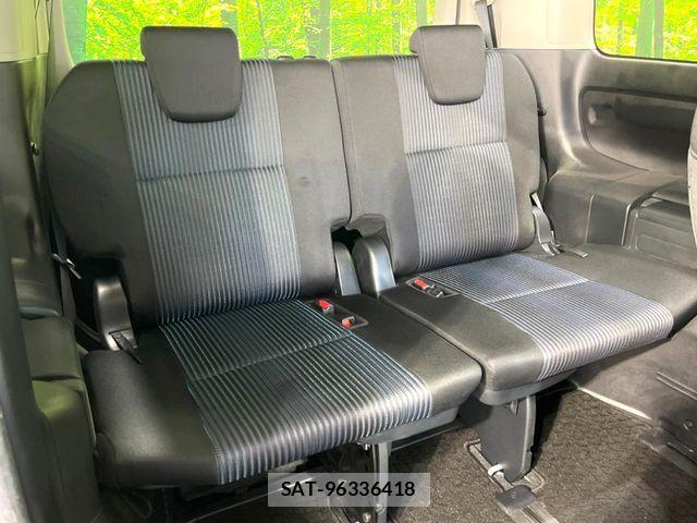 Toyota VOXY 2015-12 8564041-9