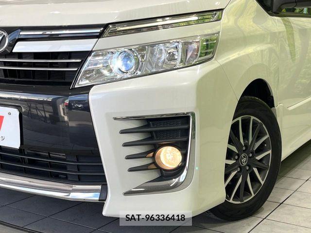 Toyota VOXY 2015-12 8564041-12