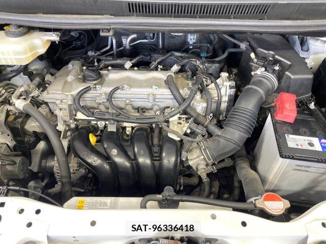 Toyota VOXY 2015-12 8564041-17