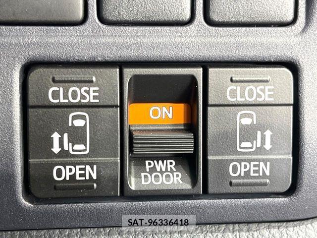 Toyota VOXY 2015-12 8564041-5