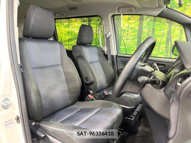 Toyota VOXY 2015-12 8564041-7