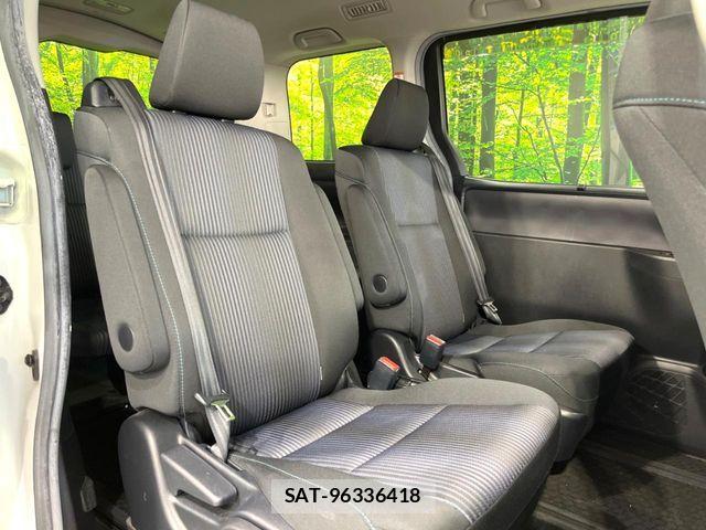 Toyota VOXY 2015-12 8564041-8