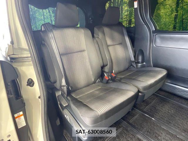 Toyota VOXY 2019-09 8564032-9