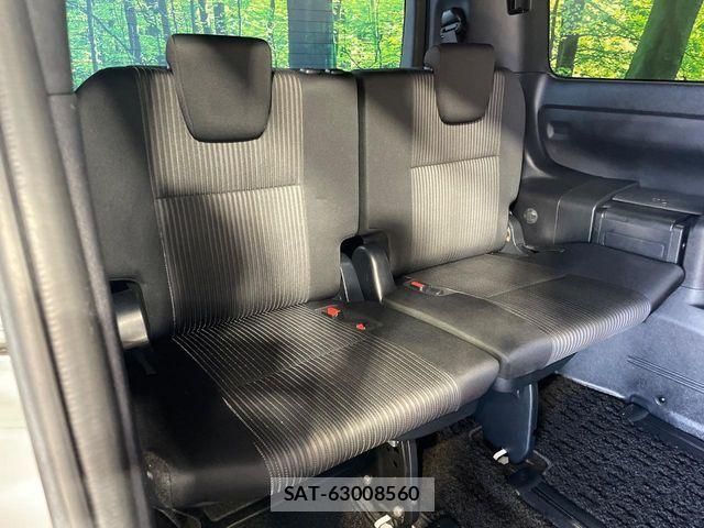 Toyota VOXY 2019-09 8564032-10