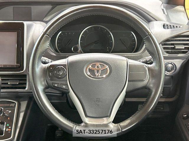 Toyota VOXY 2014-02 8564049-11