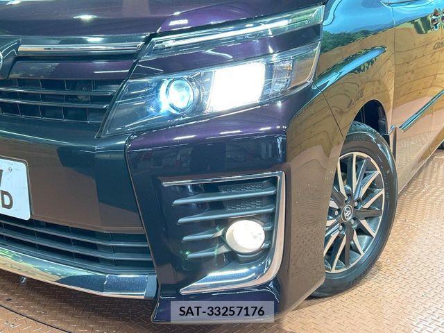 Toyota VOXY 2014-02 8564049-12