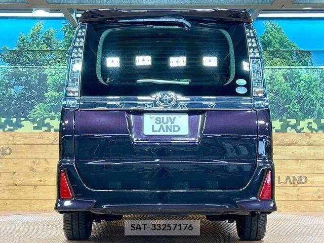 Toyota VOXY 2014-02 8564049-15