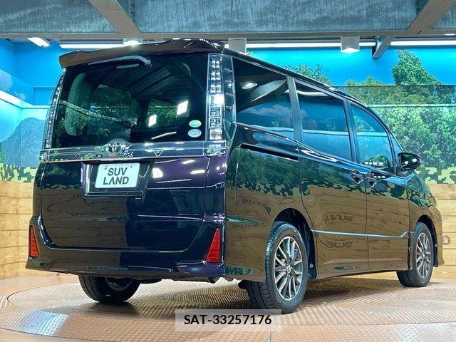 Toyota VOXY 2014-02 8564049-17