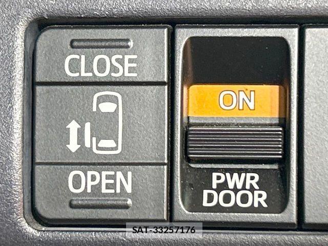Toyota VOXY 2014-02 8564049-5