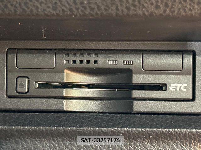 Toyota VOXY 2014-02 8564049-6
