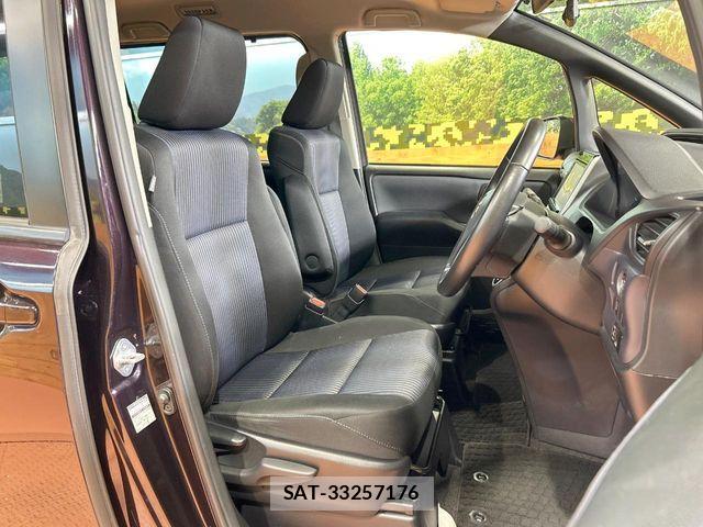 Toyota VOXY 2014-02 8564049-7