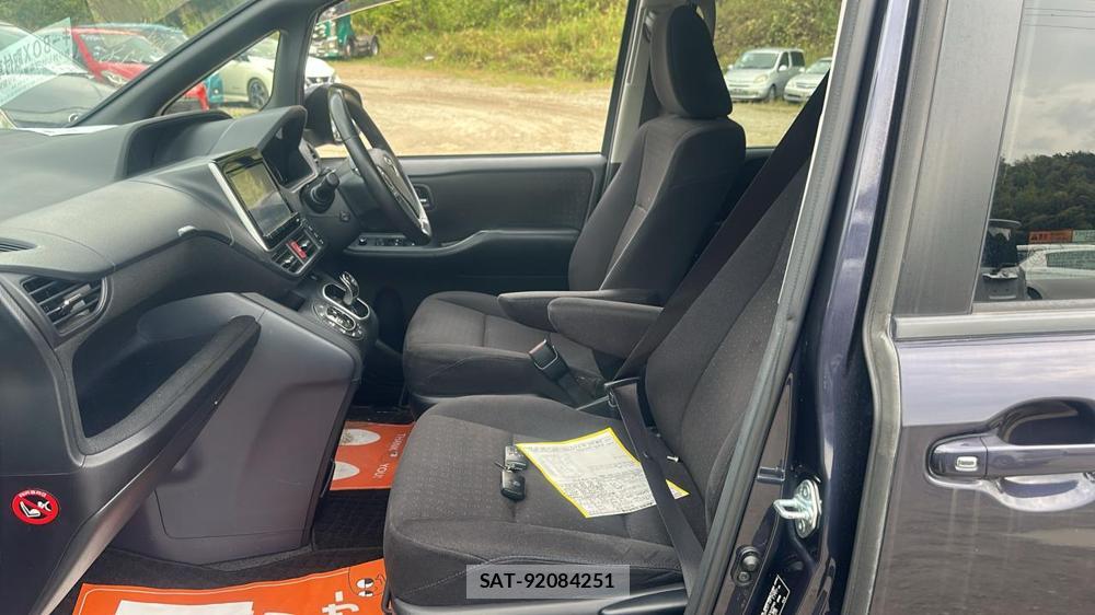 Toyota VOXY 2016-07 8589880-10