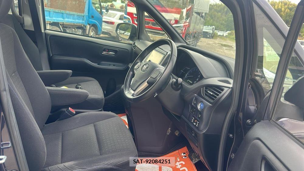 Toyota VOXY 2016-07 8589880-13