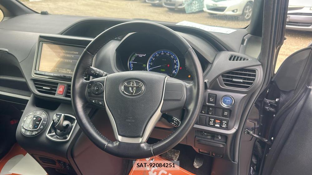 Toyota VOXY 2016-07 8589880-15