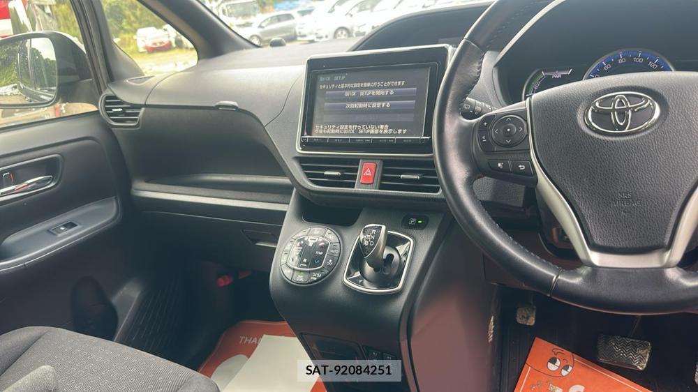 Toyota VOXY 2016-07 8589880-19