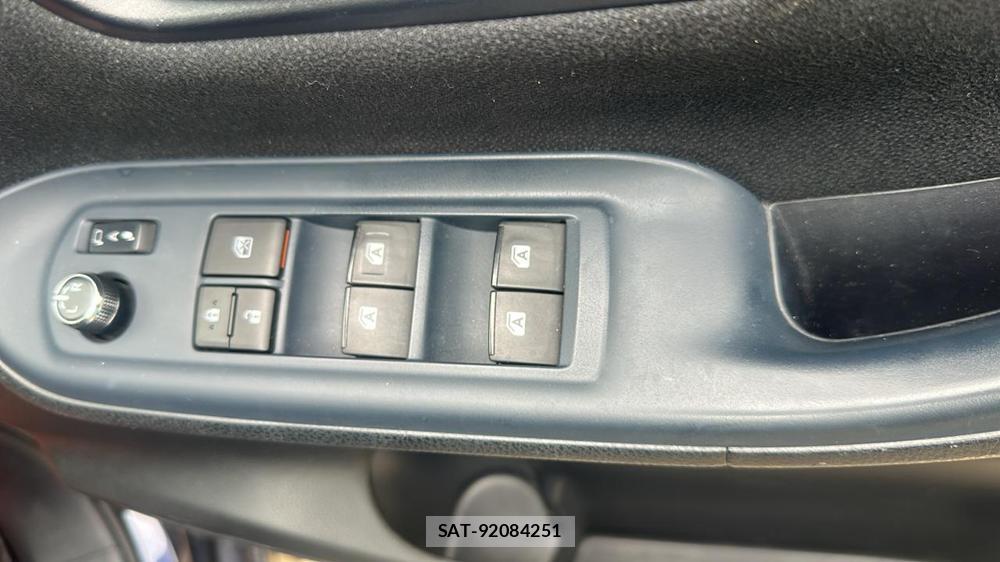 Toyota VOXY 2016-07 8589880-21