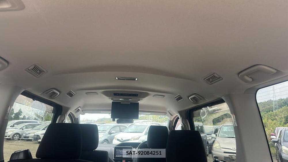 Toyota VOXY 2016-07 8589880-22