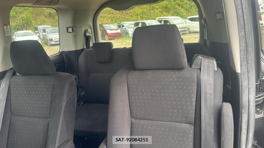 Toyota VOXY 2016-07 8589880-23