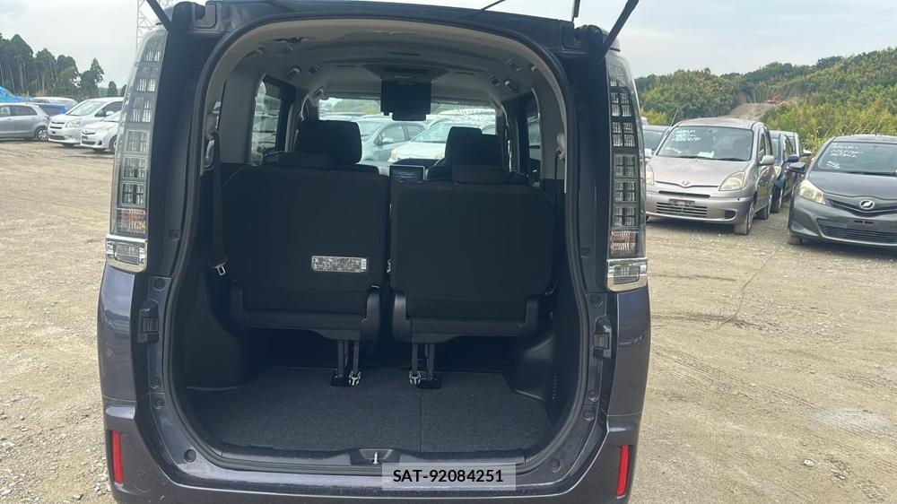 Toyota VOXY 2016-07 8589880-25