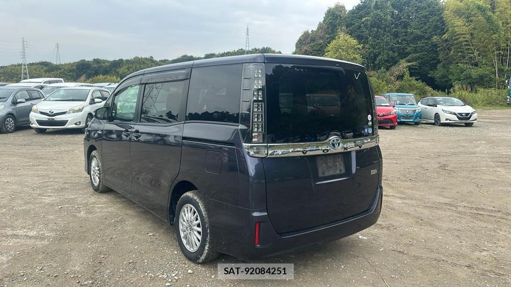 Toyota VOXY 2016-07 8589880-2