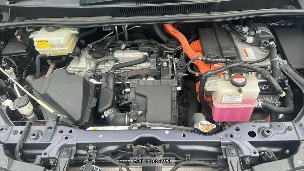 Toyota VOXY 2016-07 8589880-35