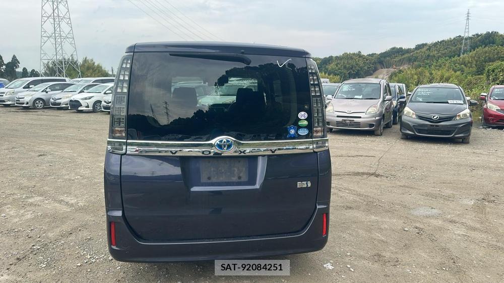 Toyota VOXY 2016-07 8589880-3