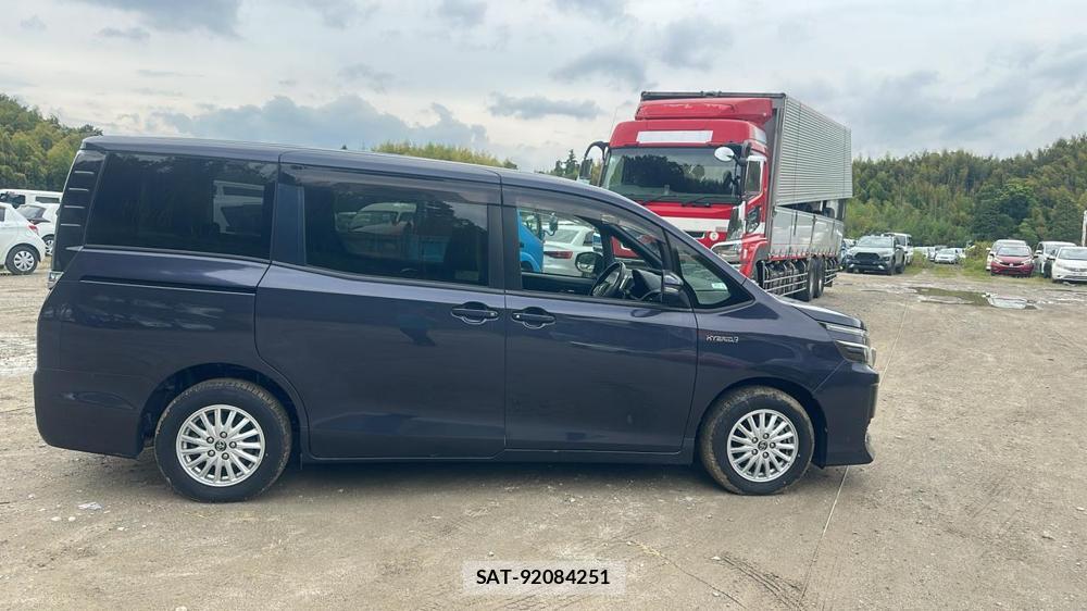 Toyota VOXY 2016-07 8589880-5