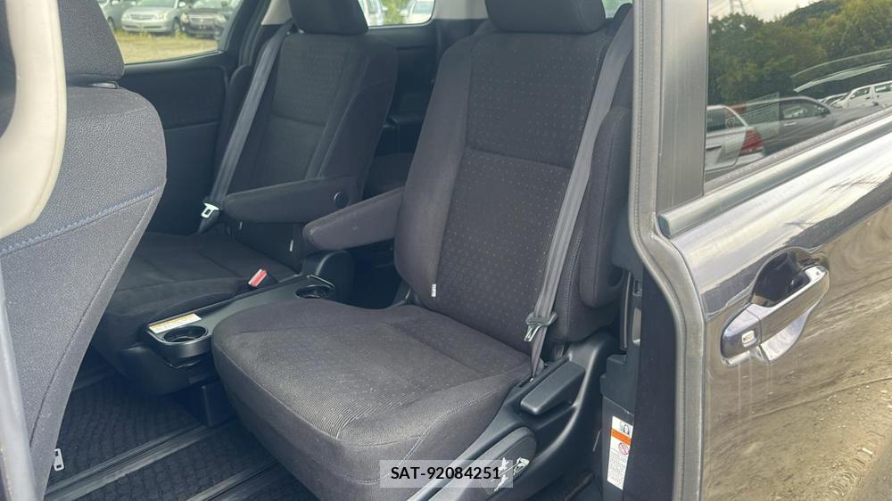 Toyota VOXY 2016-07 8589880-8
