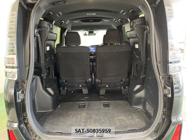 Toyota VOXY 2019-09 8629647-10