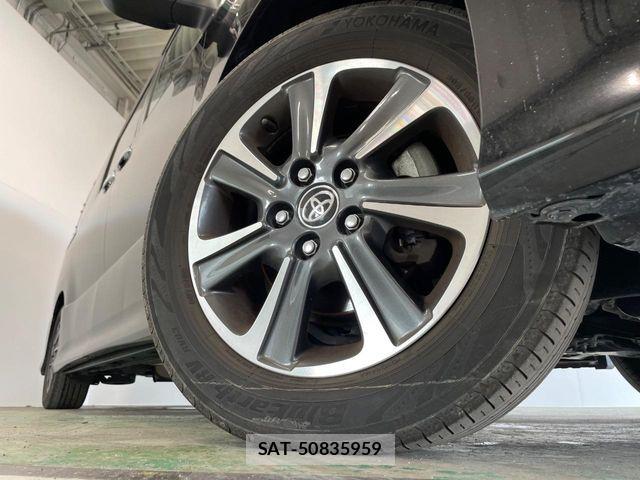 Toyota VOXY 2019-09 8629647-13