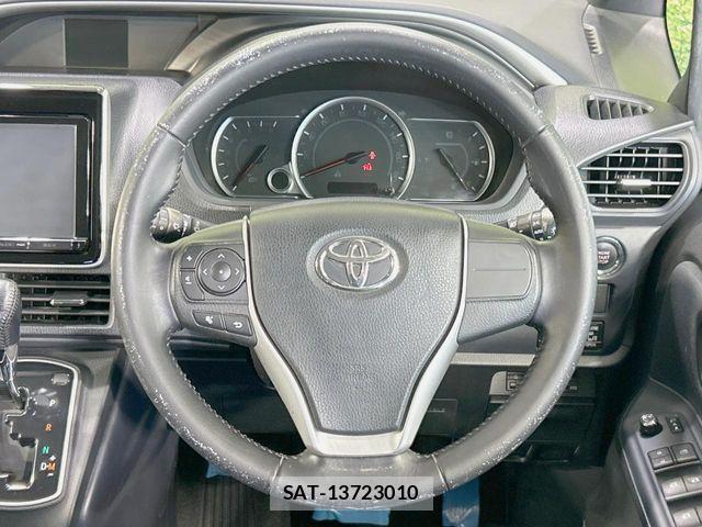 Toyota VOXY 2015-03 8629657-11