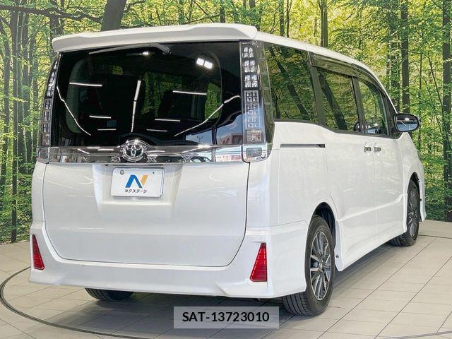 Toyota VOXY 2015-03 8629657-17