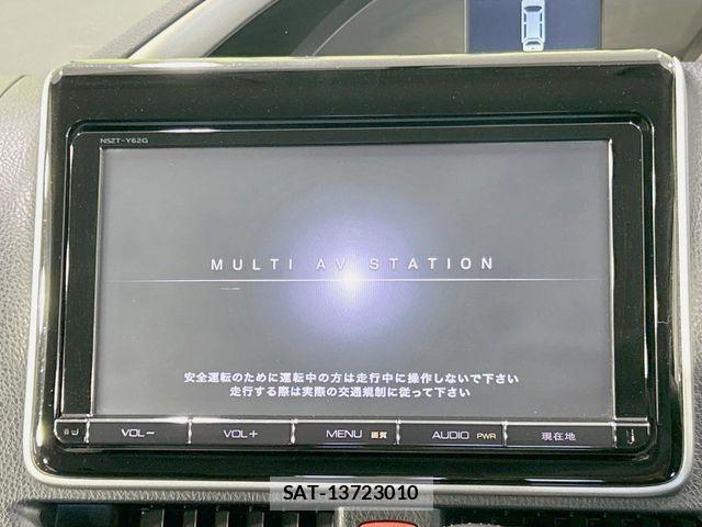 Toyota VOXY 2015-03 8629657-2