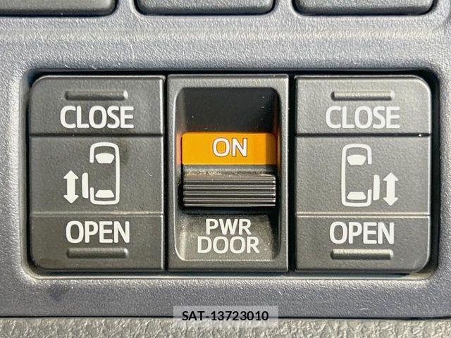 Toyota VOXY 2015-03 8629657-4
