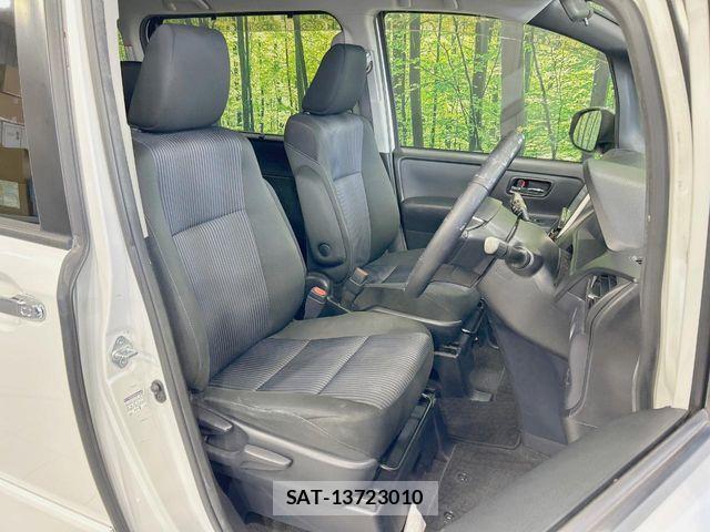 Toyota VOXY 2015-03 8629657-7