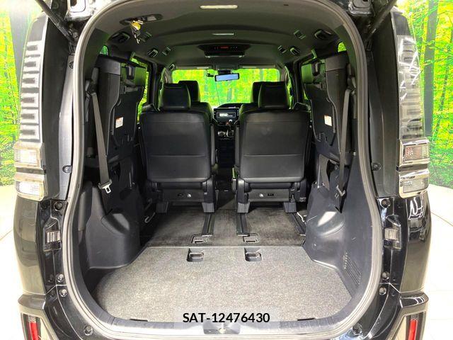 Toyota VOXY 2017-11 8629635-10